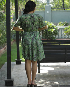 ชุดเดรสสั้นชายหาดพิมพ์ลายผ้าไหมส่าหรีสำหรับผู้หญิงเดรสแขนสั้นยาวคลุมเข่าเอวสูงมีกระเป๋าฤดูร้อน - Product Image 5