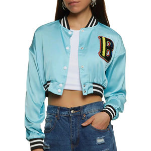Venta al por mayor Varsity Letterman chaqueta mujer béisbol personalizado Letterman Varsity chaqueta mujer crop Varsity chaquetas satén hecho - Product Image 1