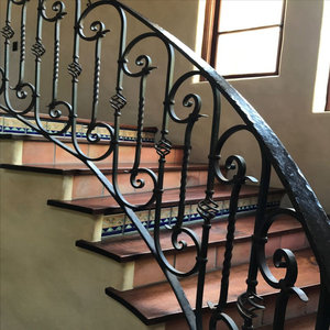 Proveedor de Vietnam de barandilla de escalera de hierro artístico interior con pasamanos ornamentales recubiertos de polvo y Juego de piezas de escalera - Product Image 2