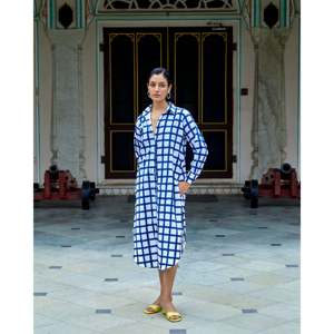 Robe chemise classique indigo à taille basse, décontractée et élégante, ODM, taille unique/XS, respirante, de haute qualité, avec volants unis pour le printemps - Product Image 5