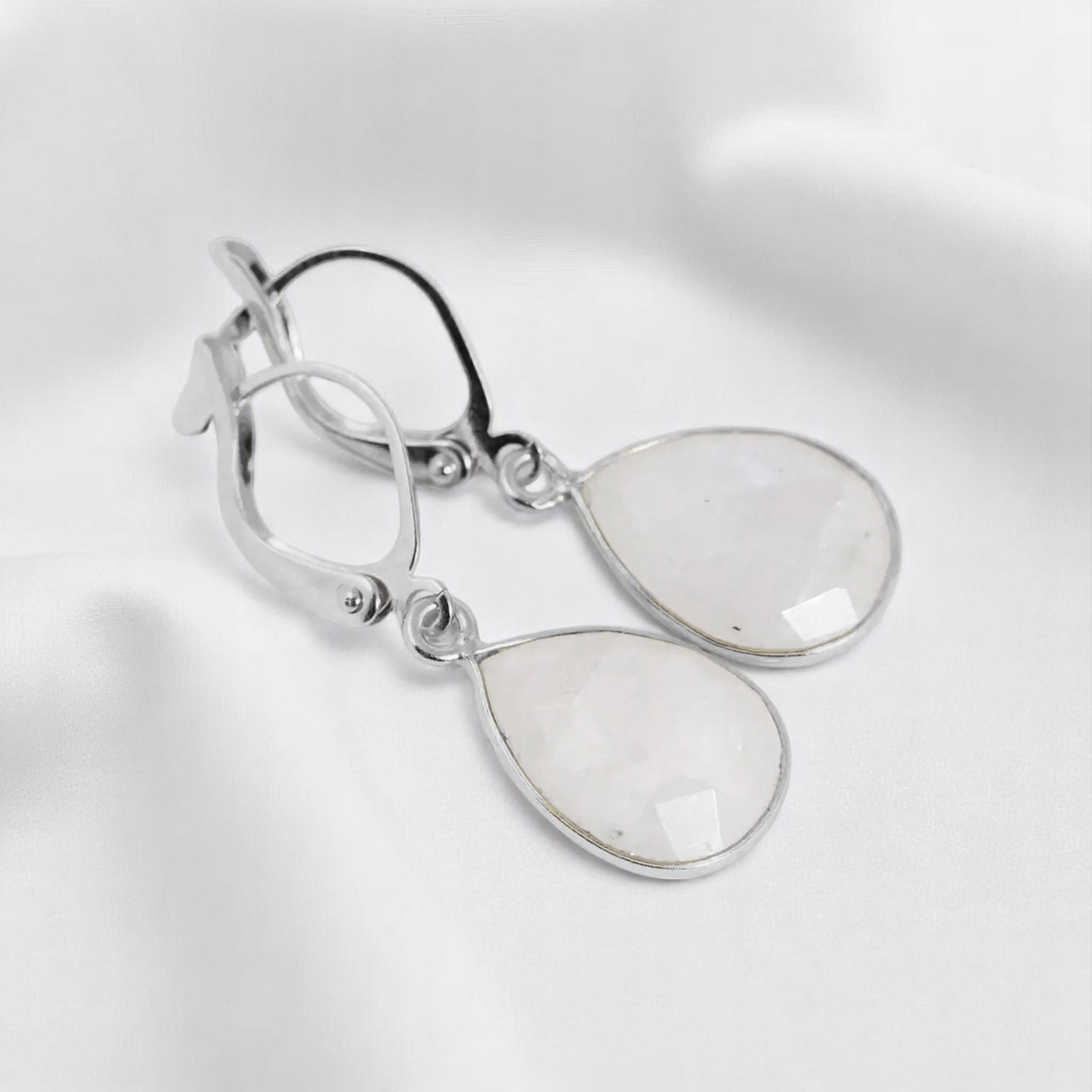 มูนสโตน