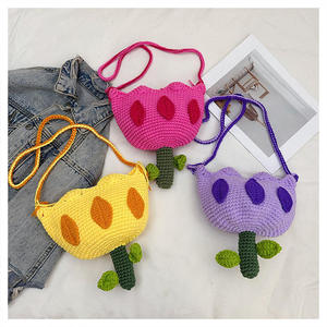 Bolso de hombro cruzado de ganchillo con diseño de tulipán, moderno, portátil, para teléfono móvil, dulce, de capacidad media, hecho a mano con cierre de hebilla. - Product Image 4