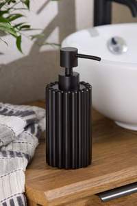 Distributeur de savon en métal décoratif pour la salle de bain à domicile, offrant un look élégant et un lavage des mains facile - Product Image 3