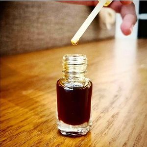 Véritable Oud vieilli: Une fragrance marquée par la puissance et l'élégance Huy Phat - Product Image 3