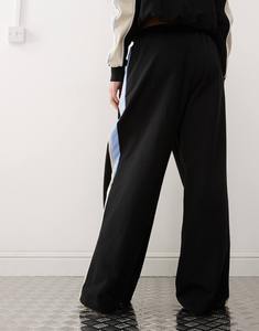 ชุดวอร์มผู้หญิงแบบ OEM สีสันตัดกัน ดีไซน์แพทช์เวิร์ค เสื้อแจ็คเก็ตคอตั้งแบบซิปและกางเกงขายาวทรงกว้าง ชุดออกกำลังกายสองชิ้น - Product Image 2