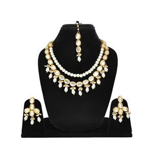 Conjunto de Joyería Nupcial Kundan con Perlas Blancas, Chapado en Oro Vintage de 18K, Joyería de Boda Vintage para Damas con Circonita y Baño de Oro - Product Image 1
