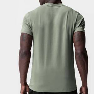 Camiseta de rendimiento de hombre elegante y funcional personalizada OEM para atletas, corredores y asistentes al gimnasio - Product Image 6