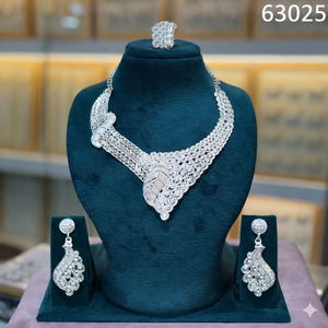 Conjunto de Collar Gargantilla con Motivo Floral Chapado en Oro con Aretes |   Joyería de imitación nupcial tradicional india al por mayor, modelo 23301 - Product Image 4