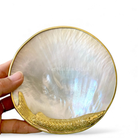Assiette de service ronde de luxe en nacre pour la décoration de table gastronomique et la présentation élégante des aliments, provenant du Vietnam