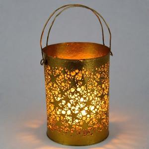 Portavelas de aluminio FirFlame Winter Blessing, elegante diseño fundido, perfecto para Nochebuena y decoración navideña - Product Image 1