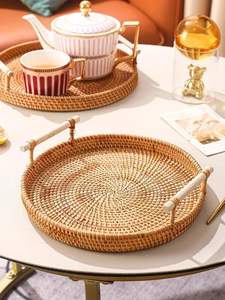 Plateau de service rond en rotin avec accents en bambou idéal pour les paramètres de petit-déjeuner et les paniers cadeaux de décor de cuisine bohème - Product Image 6