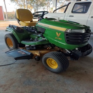Tracteur de pelouse John Deere X320 avec accessoire souffleur à neige, essence, autopropulsé, 4 temps, monocylindre, décharge arrière - Product Image 2