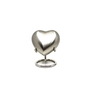 Urnas de metal para cenizas humanas Urnas de cremación decorativas personalizadas Urnas en forma de corazón hechas a mano para cenizas de mascotas a la venta - Product Image 5