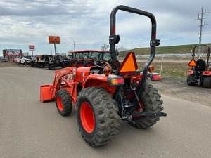 Tractor Kubota Usado 4x4 Subcompacto con Cargador Frontal y Retroexcavadora - Product Image 6