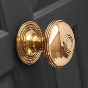 Perilla de puerta de latón duradera, diseñada para uso a largo plazo, que ofrece una calidad de agarre superior y mejora elegante del hogar. - Product Image 6