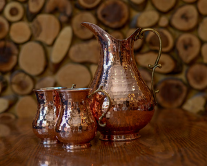 Jarra de agua grande de cobre hecha a mano con acabado tradicional perfecta para beneficios ayurvédicos interiores de granja y bebida diaria - Product Image 4