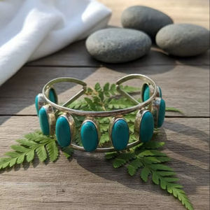 Bracelet manchette bohème fait main Garmani en argent et turquoise, jonc perlé réglable en laiton ajouré, bijoux fins - Product Image 3