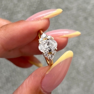 Venta al por mayor personalizado Gabrielle estilo Moissanite anillo de diamantes 10K 14K 18K oro Multi-Anillo de compromiso de racimo de piedras para novia - Product Image 4