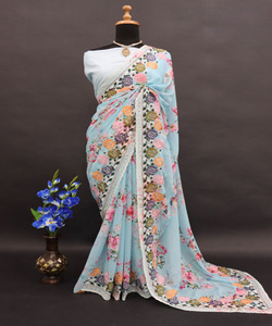 Très belle tenue de festival en coton imprimé Saree avec chemisier Pièce Indienne Femme Porter Sari Bas Prix Vente en gros Surat ApparelGarment - Product Image 4