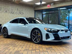 (W&T) PROMOCIÓN Venta de Auto Usado 2024 Audl RS E-tron GT Sedán 4 Puertas con Tracción en las Cuatro Ruedas (Eléctrico 2A) - Product Image 5