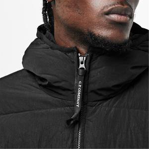 Veste matelassée d'hiver décontractée pour homme, style streetwear, fermeture éclair noire, OEM personnalisée - Product Image 6