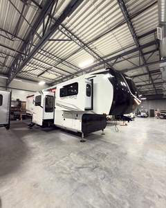 Caravane miniature de 8 personnes très propre et de haute qualité, d'occasion, prix imbattable, idéale pour les voyages en solo, en couple, en road trip et en aventures. - Product Image 1