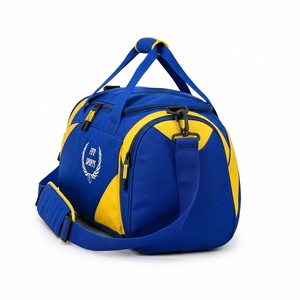 Sac de voyage sur mesure avec matériaux de qualité supérieure, quincaillerie robuste et rangement fiable pour les voyages et les activités sportives - Product Image 3