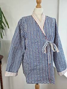 Chaqueta Kimono Kantha de diseñador atractivo sostenible para mujeres damas para estilo de fiesta en la playa en tamaño personalizado y regalos de cumpleaños - Product Image 3