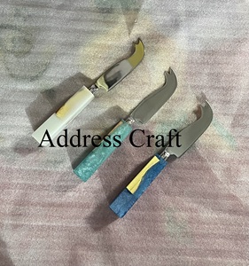 Ensemble d'outils à fromage 4 pièces au design moderne, nouveau, avec logo personnalisé, couteau et fourchette à fromage en acier inoxydable avec manche en résine - Product Image 3