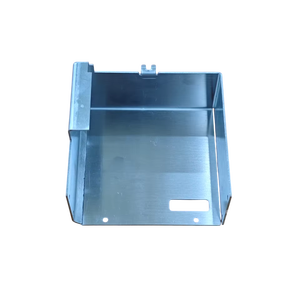 Pièce d'enceinte industrielle en acier avec bords pliés et découpes de montage pour boîtier de machine sur mesure, personnalisable à la demande - Product Image 3