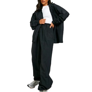 Chándal de mujer ligero con logotipo personalizado OEM/ODM conjunto de pantalones de chándal y Sudadera con capucha extragrande y Cremallera de nailon de 2 piezas - Product Image 1