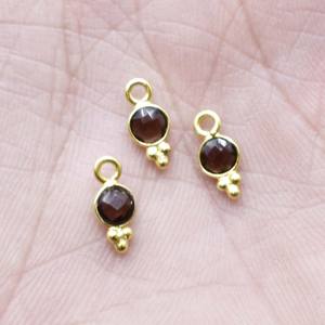 Colgante de Cuarzo Ahumado Tres Rawa, Engaste de Bisel Redondo Facetado, Pequeño Amuleto Hecho a Mano, Chapado en Oro, Regalo, Se Vende por Pieza - Product Image 5