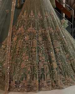 Lehenga Choli traditionnel brodé prêt à expédier avec Dupatta Bridal Wear Lehenga Choli pour tenue de mariage pour femme - Product Image 6