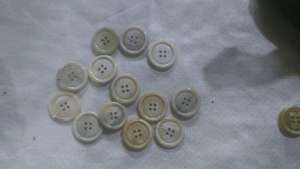 Boutons en cuir de corne de vache et de buffle naturels, design à 2 à 4 trous, technique polie, avec des cornes de bœuf - Product Image 3