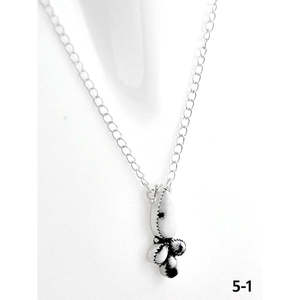 Collar llamativo estilo Suroeste con búfalo blanco y plata de ley, patrón floral, chapado en oro rodio, cadenas de titanio y latón - Product Image 3
