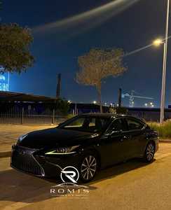 Nuova berlina Lexus ES nera - Product Image 4