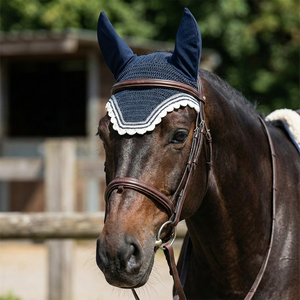 Voile anti-mouches noir en crochet pour cheval, avec couvre-oreilles bleu marine et bordure argentée, rembourrage doux, bonnet équestre fait main de haute qualité pour l'équitation et l'entraînement - Product Image 3