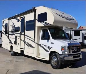 EN OFERTA: Autocaravana Usada en Excelentes Condiciones, J-A-Y-C-O G-R-E-Y RV 31DS, Modelo 2017, Alto Rendimiento, 36 pies de Largo, 2000 kg de Carga Útil, Color Oscuro - Product Image 4