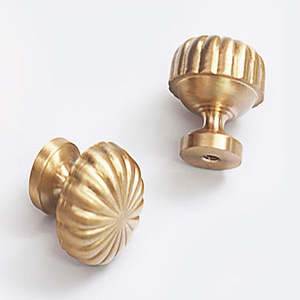 Boutons de tiroir décoratifs modernes et élégants en métal faits à la main, vente en gros, poignées de meuble de cuisine, poignées de commode, pour chambre, salle de bain, salon - Product Image 1
