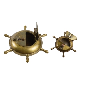 Cendrier d'inspiration nautique Un accessoire de table décoratif pour la maison pour faire de vos cendres de cigarettes en un seul endroit un cadeau parfait - Product Image 1