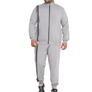Ensemble de survêtement de sport pour hommes, tenue de jogging et de course, polyester de qualité supérieure, tissu respirant et à séchage rapide, fabrication OEM/ODM disponible - Product Image 5