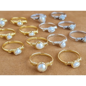 Anillos de Perlas Chapados en Oro y Plata con Detalles para Mercados de Reventa - Product Image 2
