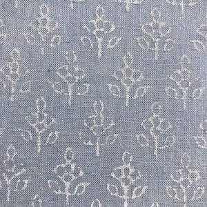 Tissu en coton imprimé à la main avec un motif floral miniature, textile indien minimaliste Buti - Product Image 1