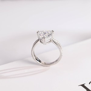 Trillion Cut VVS1 Lab Grown Double Shank Pave Set Bague de fiançailles en diamant 14K Or massif pour anniversaire de mariage Cadeau romantique - Product Image 3