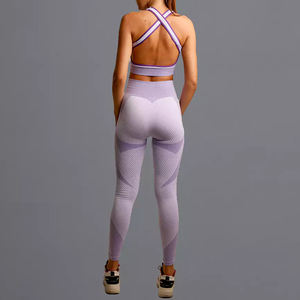 Conjunto de yoga sólido de dos piezas para mujer con diseño personalizable Pantalones cortos sin costuras Logotipo frontal-Ropa deportiva transpirable para gimnasio - Product Image 5