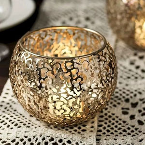 Bougeoir Hurricane élégant en métal avec nouveau conçu pour la chambre à coucher de salon moderne et les maisons de luxe - Product Image 1