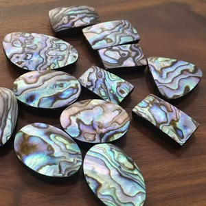 หินเปลือกหอยเป๋าฮื้อธรรมชาติขัดเงา รูปทรงคละแบบ สำหรับทำเครื่องประดับ ลดราคาพิเศษ - Product Image 6