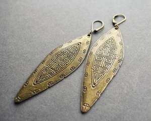 Boucles d'oreilles Boho Bronze Shield Big Brass Statement Dangle Jewelry pour le festival et le style égyptien - Product Image 1