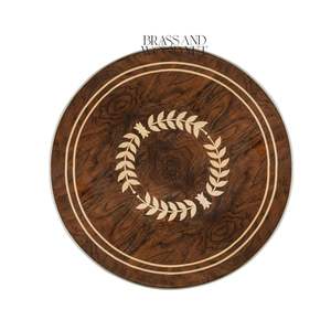 Mesa Auxiliar Redonda de Lujo con Incrustaciones de Nogal y Detalles Tallados a Mano en Dorado sobre Patas Negras Acanaladas para Interiores Clásicos - Product Image 2