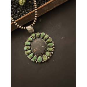 Pendentif en grappe serti clos Timothy Yazzie, turquoise mélangée et argent sterling, technologie d'incrustation - Product Image 4